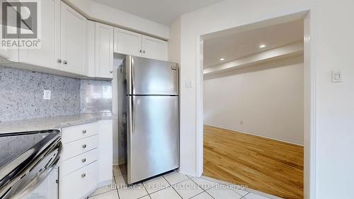 6901 Apex Court, Mississauga, ON - Indoor Photo Showing Kitchen