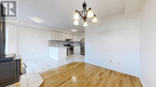 6901 Apex Court, Mississauga, ON - Indoor Photo Showing Kitchen