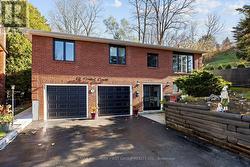 12 PORTAL COURT  Hamilton, ON L9H 6A4