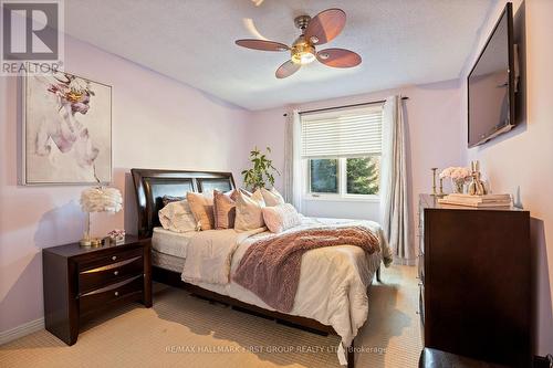 12 Portal Court, Hamilton, ON - Indoor Photo Showing Bedroom