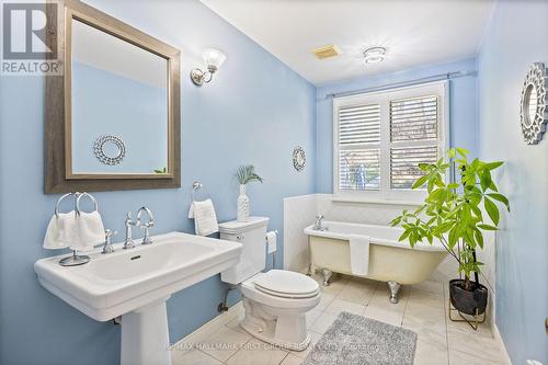 12 Portal Court, Hamilton, ON - Indoor Photo Showing Bathroom