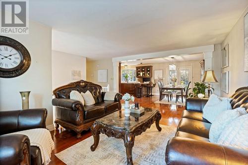 12 Portal Court, Hamilton, ON - Indoor Photo Showing Living Room