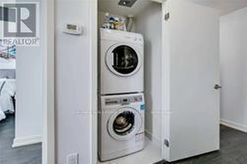 810 - 200 Sackville Street, Toronto, ON - Indoor Photo Showing Laundry Room