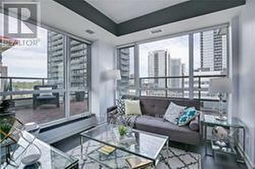 810 - 200 Sackville Street, Toronto, ON - Indoor Photo Showing Living Room