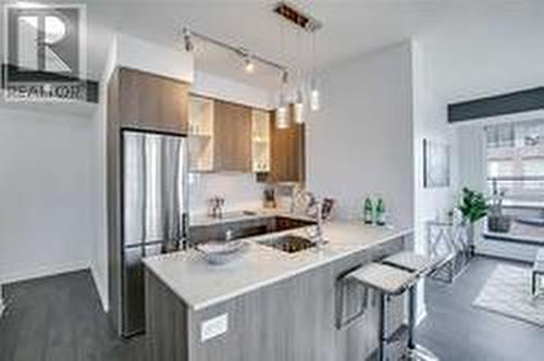 810 - 200 Sackville Street, Toronto, ON - Indoor Photo Showing Kitchen With Upgraded Kitchen