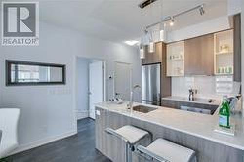 810 - 200 Sackville Street, Toronto, ON - Indoor Photo Showing Kitchen With Upgraded Kitchen