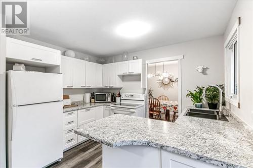 3285 St. Laurent Street, Chelmsford, ON - Indoor Photo Showing Kitchen