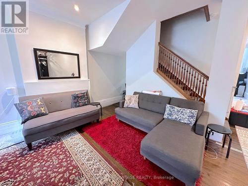 401 Carlton Street, Toronto, ON - Indoor Photo Showing Living Room