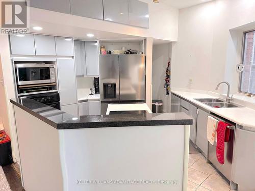 401 Carlton Street, Toronto, ON - Indoor Photo Showing Kitchen With Double Sink