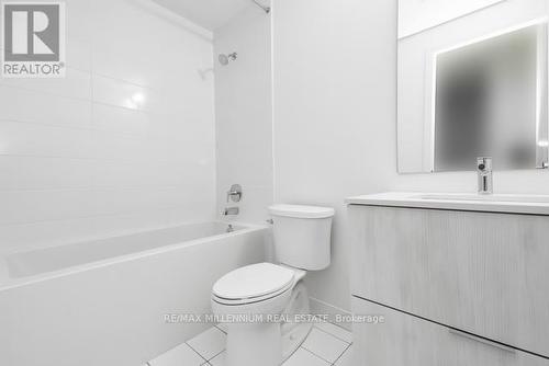 1110 - 12 David Eyer Road, Richmond Hill, ON - Indoor Photo Showing Bathroom