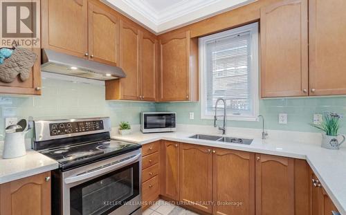 4 Hawkweed Manor, Markham, ON - Indoor Photo Showing Kitchen With Double Sink