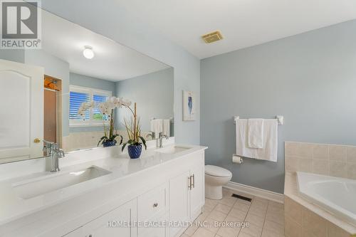 118 Sunridge Street, Richmond Hill, ON - Indoor Photo Showing Bathroom