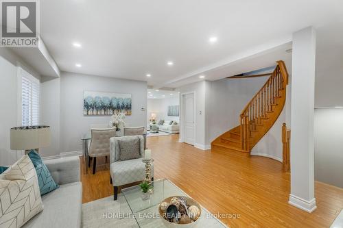 118 Sunridge Street, Richmond Hill, ON - Indoor Photo Showing Living Room