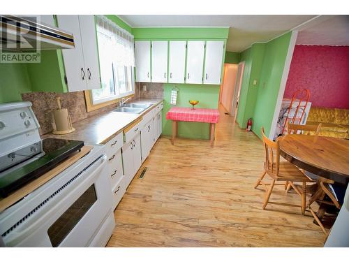 5218 Haynes Road, Oliver, BC - Indoor Photo Showing Kitchen With Double Sink