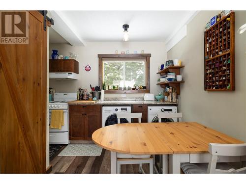 9870 And 9868 Pinnacles Road, Vernon, BC - Indoor Photo Showing Dining Room