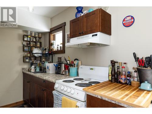 9870 And 9868 Pinnacles Road, Vernon, BC - Indoor Photo Showing Kitchen