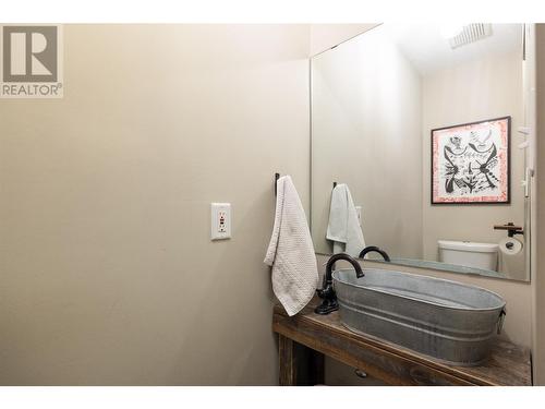 9870 And 9868 Pinnacles Road, Vernon, BC - Indoor Photo Showing Bathroom