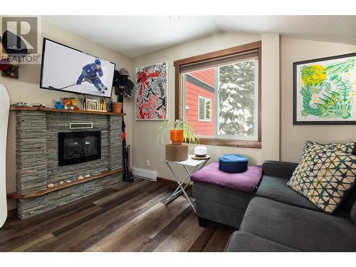 9870 And 9868 Pinnacles Road, Vernon, BC - Indoor Photo Showing Living Room With Fireplace