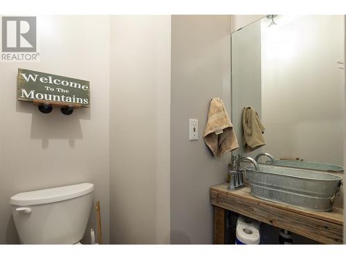 9870 And 9868 Pinnacles Road, Vernon, BC - Indoor Photo Showing Bathroom