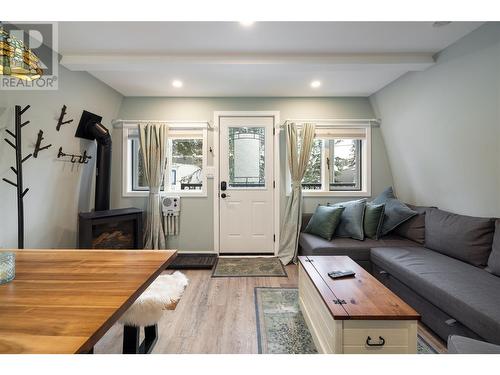 9870 And 9868 Pinnacles Road, Vernon, BC - Indoor Photo Showing Living Room With Fireplace