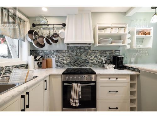 9870 And 9868 Pinnacles Road, Vernon, BC - Indoor Photo Showing Kitchen With Upgraded Kitchen