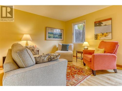 807 Observatory Street, Nelson, BC - Indoor Photo Showing Living Room