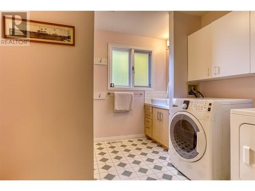 807 Observatory Street, Nelson, BC - Indoor Photo Showing Laundry Room