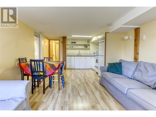 807 Observatory Street, Nelson, BC - Indoor Photo Showing Living Room