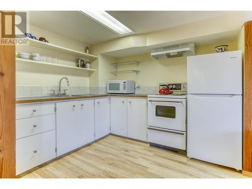 807 Observatory Street, Nelson, BC - Indoor Photo Showing Kitchen