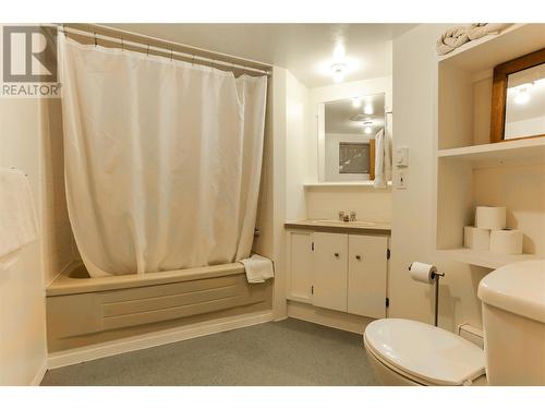 807 Observatory Street, Nelson, BC - Indoor Photo Showing Bathroom