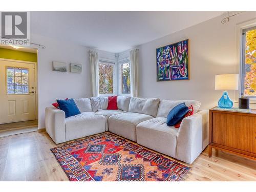 807 Observatory Street, Nelson, BC - Indoor Photo Showing Living Room