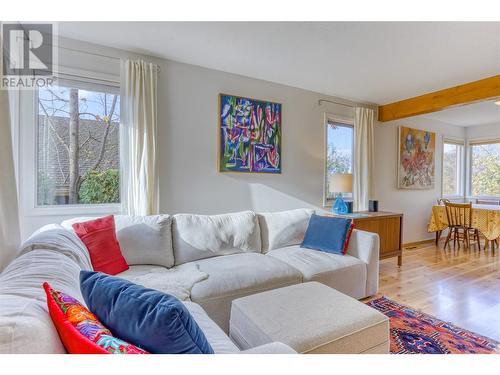 807 Observatory Street, Nelson, BC - Indoor Photo Showing Living Room