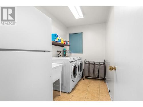 Laundry & Sink! - 1730 Simpson Court, Kelowna, BC - Indoor Photo Showing Laundry Room