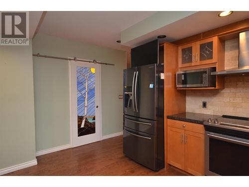 575 Bx Road, Vernon, BC - Indoor Photo Showing Kitchen