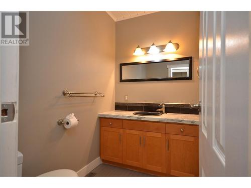 575 Bx Road, Vernon, BC - Indoor Photo Showing Bathroom