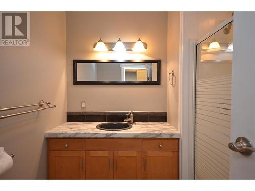 575 Bx Road, Vernon, BC - Indoor Photo Showing Bathroom