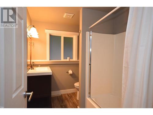 575 Bx Road, Vernon, BC - Indoor Photo Showing Bathroom