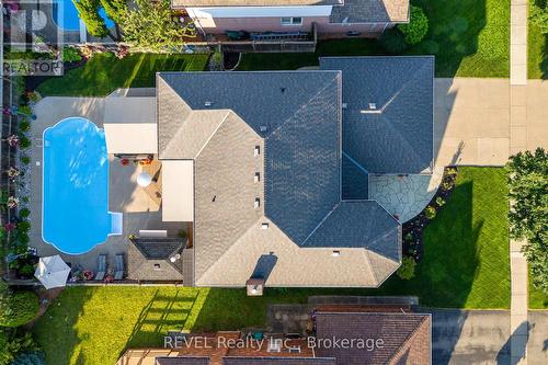 13 Chessington Street, St. Catharines (453 - Grapeview), ON - Outdoor With In Ground Pool