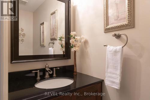 13 Chessington Street, St. Catharines (453 - Grapeview), ON - Indoor Photo Showing Bathroom