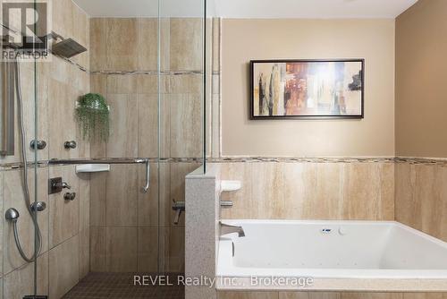 13 Chessington Street, St. Catharines (453 - Grapeview), ON - Indoor Photo Showing Bathroom