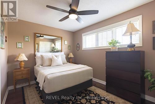 13 Chessington Street, St. Catharines (453 - Grapeview), ON - Indoor Photo Showing Bedroom