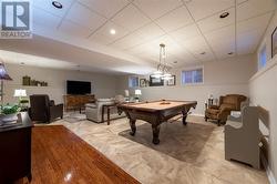 Huge family room with pool table - 