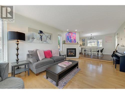 1523 Sunridge Court, Kelowna, BC - Indoor Photo Showing Living Room With Fireplace