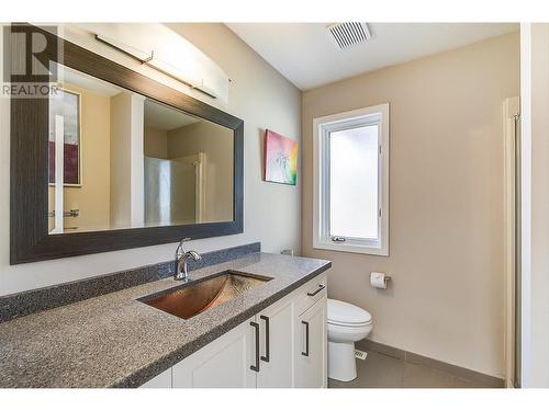 1523 Sunridge Court, Kelowna, BC - Indoor Photo Showing Bathroom