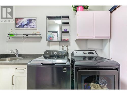 1523 Sunridge Court, Kelowna, BC - Indoor Photo Showing Laundry Room