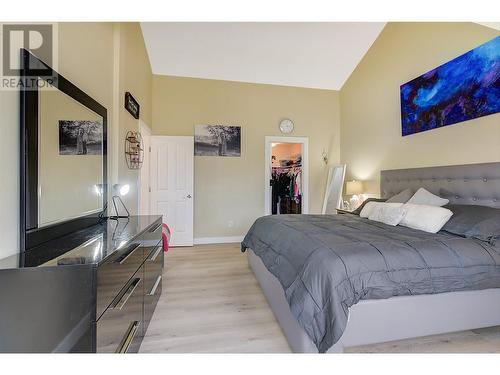 1523 Sunridge Court, Kelowna, BC - Indoor Photo Showing Bedroom