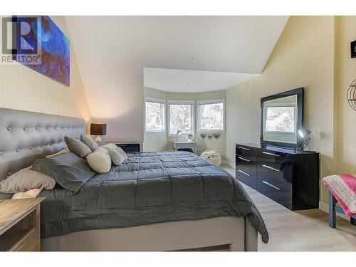 1523 Sunridge Court, Kelowna, BC - Indoor Photo Showing Bedroom