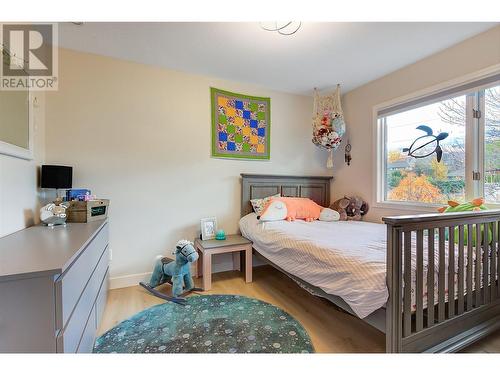 1523 Sunridge Court, Kelowna, BC - Indoor Photo Showing Bedroom