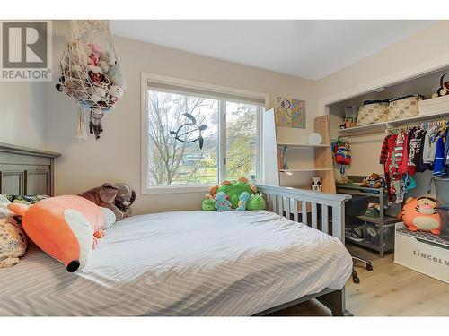 1523 Sunridge Court, Kelowna, BC - Indoor Photo Showing Bedroom