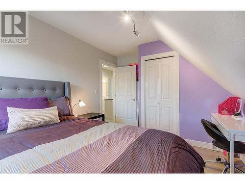 1523 Sunridge Court, Kelowna, BC - Indoor Photo Showing Bedroom